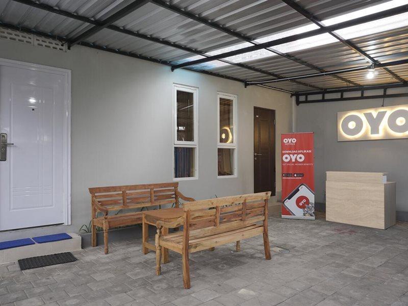 Vaccinated Staff - OYO 90033 DeHome Family Melati Exterior foto